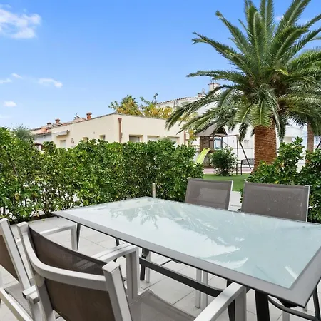 Apartment Fuer 4 Personen Ca 45 Qm In Empuriabrava, Costa Brava Golf De Roses *